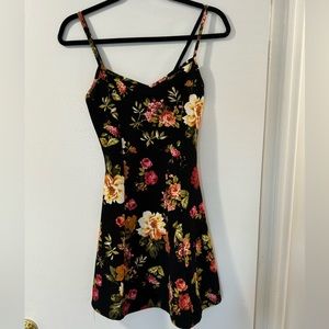 Ambience Apparel Dress Floral Black Fall Formal Mini Flow Medium M V neck